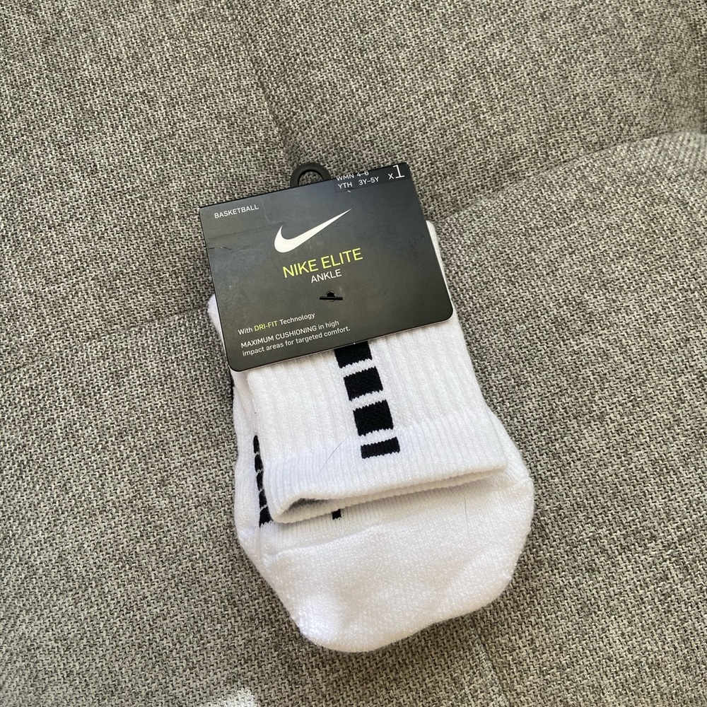 Brand new Nike elite socks short